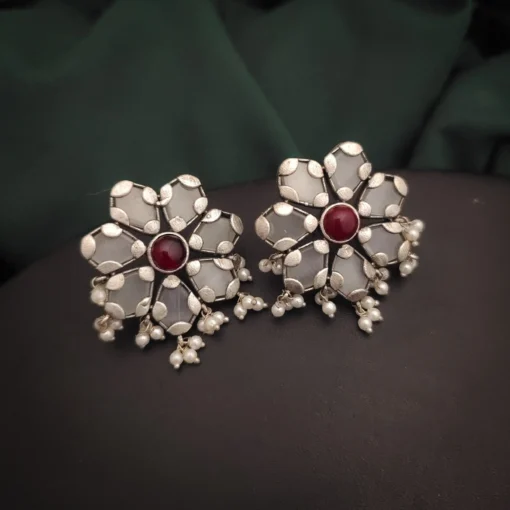 Glamaya Chic Flower-shaped Silver Stud Earring - Stylish & Affordable 1 GLAM-ER-OX-45-428438-75-4