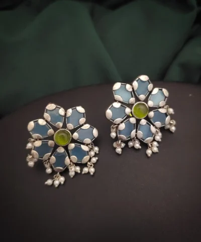 Glamaya Silver Monalisa Flower Stud Earring: Elegant Floral Style! 1 GLAM-ER-OX-60-957971-100-3