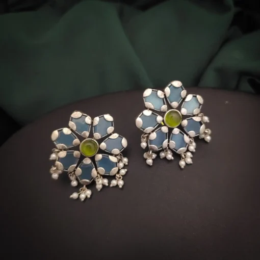 Glamaya Silver Monalisa Flower Stud Earring: Elegant Floral Style! 1 GLAM-ER-OX-60-957971-100-3