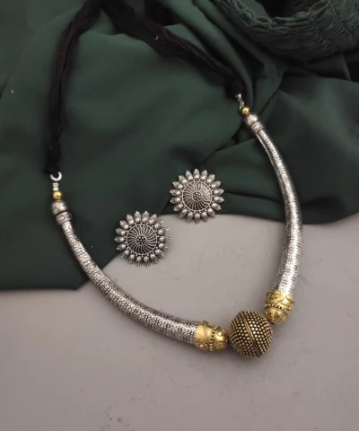 Glamaya Stylish Two Tone Hasli Necklace Set With Earrings 1 GLAM-CN-TT-60-339457-100-3