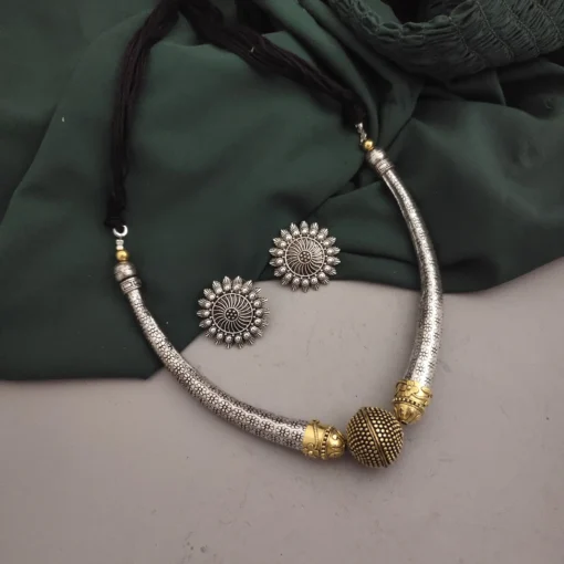 Glamaya Stylish Two Tone Hasli Necklace Set With Earrings 1 GLAM-CN-TT-60-339457-100-3