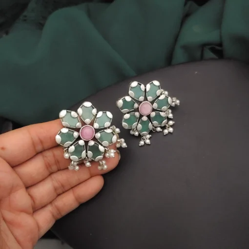 Glamaya Trendy Silver Monalisa Flower Stud Earrings 06 2 GLAM-ER-OX-18-028980-30-10 Glamaya Trendy Silver Monalisa Flower Stud Earrings 06 2 GLAM-ER-OX-18-028980-30-10