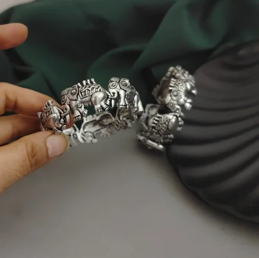 Glamaya Elephant Oxidised Bangles: Trendy & Screw Openable 2 GLAM-BB-OX-200-730864-275-2 Glamaya Elephant Oxidised Bangles: Trendy & Screw Openable 2 GLAM-BB-OX-200-730864-275-2