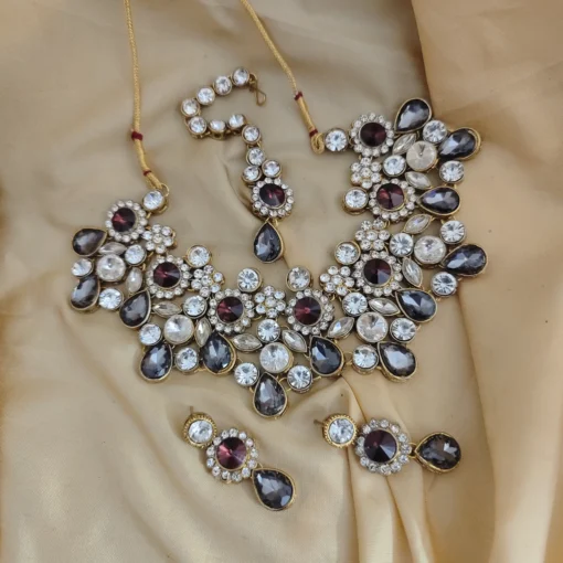 Glamaya Elegant Traditional Kundan Choker Set 5 GLAM-CN-KS-175-219989-275-2 Glamaya Elegant Traditional Kundan Choker Set 5 GLAM-CN-KS-175-219989-275-2