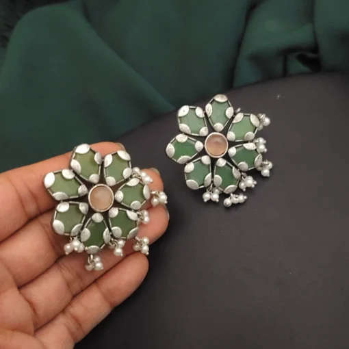 Glamaya Chic Silver Monalisa Flower Stud Earrings 2 GLAM-ER-OX-30-790787-50-6 Glamaya Chic Silver Monalisa Flower Stud Earrings 2 GLAM-ER-OX-30-790787-50-6