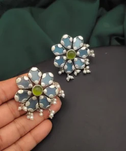Glamaya Silver Monalisa Flower Stud Earring: Elegant Floral Style! 2 GLAM-ER-OX-60-957971-100-3