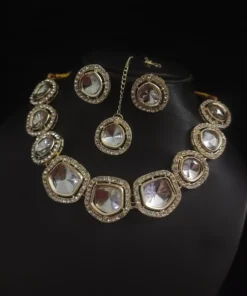Glamaya Traditional Kundan Choker Set With Maangtikka 1 GLAM-CN-KU-25-008959-41-4