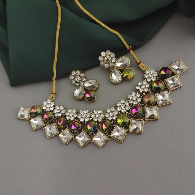 Glamaya Elegant Kundan Choker Set: Perfect For Weddings & Parties 1 GLAM-CN-KU-66F7-329708-100-3