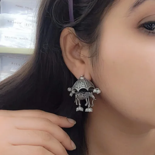 Glamaya Unique Silver Elephant Stud Earring: Trendy & Stylish Women’s Jewelry 2 GLAM-ER-OX-15F7-663018-25-7 Glamaya Unique Silver Elephant Stud Earring: Trendy & Stylish Women's Jewelry 2 GLAM-ER-OX-15F7-663018-25-7