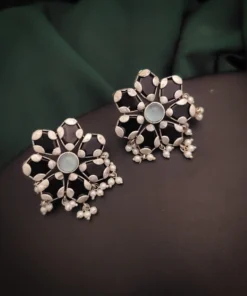 Glamaya Sophisticated Silver Flower Stud Earrings - Elegant & Trendy Women's Jewelry 1 GLAM-ER-OX-18-968916-30-10