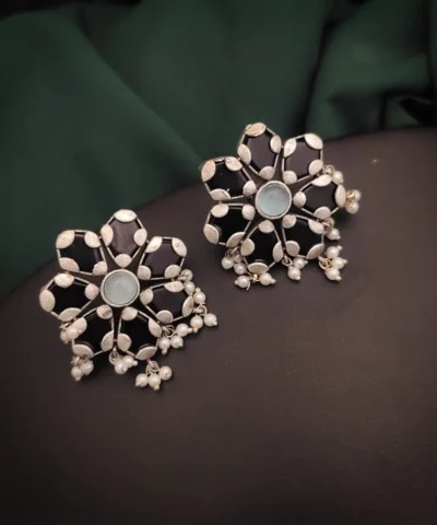 Glamaya Sophisticated Silver Flower Stud Earrings - Elegant & Trendy Women's Jewelry 1 GLAM-ER-OX-18-968916-30-10