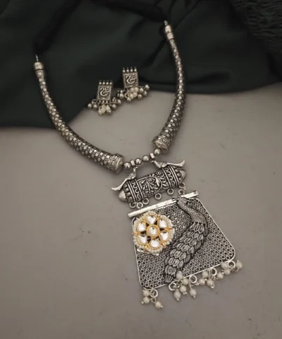 Glamaya Exquisite Peacock Hasli Necklace Set 1 GLAM-CN-OX-38F3-974334-50-6