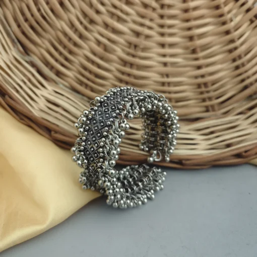 Glamaya Stylish Oxidised Ghungroo Bracelet For Women 1 GLAM-BB-OX-40-094995-71-2