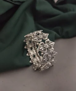 Glamaya Chic Adjustable Silver Plated Bracelet For Fashionable Women 1 GLAM-BB-OX-40-011055-71-2