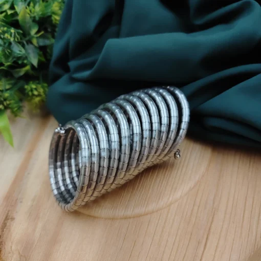 Glamaya Oxidised Spiral Bracelet Free Size 2 GLAM-BB-OX-60-675065-89-2 Glamaya Oxidised Spiral Bracelet Free Size 2 GLAM-BB-OX-60-675065-89-2