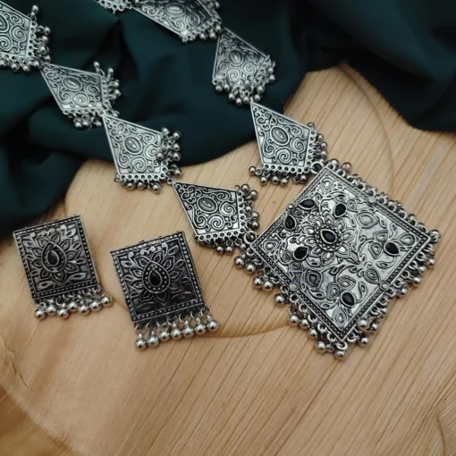 Glamaya Oxidised Necklace Earring Set 5 GLAM-CN-OX-30-909404-49-5 Glamaya Oxidised Necklace Earring Set 5 GLAM-CN-OX-30-909404-49-5