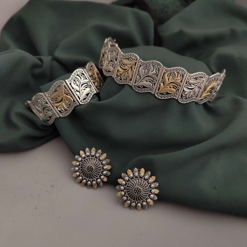 Glamaya Two Tone Oxidized Choker Necklace Earrings Set With Adjustable Bracelet 1 GLAM-CN-TT-22-815521-35-5