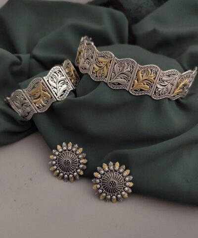 Glamaya Two Tone Oxidized Choker Necklace Earrings Set With Adjustable Bracelet 1 GLAM-CN-TT-22-815521-35-5