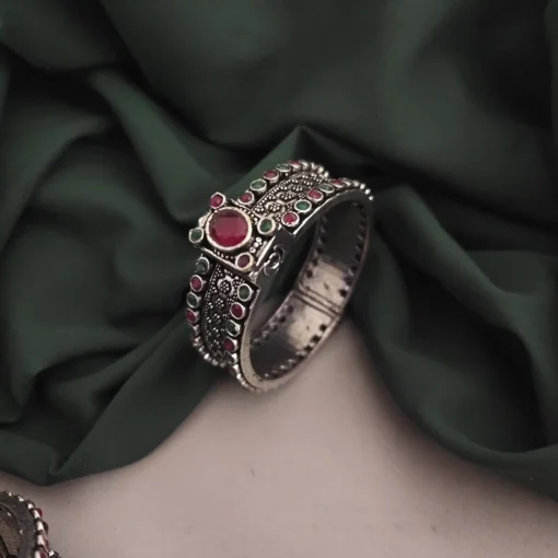 Glamaya Oxidised Stone Bangle Screw Openable 12 GLAM-BB-ST-75-804820-95-4 Glamaya Oxidised Stone Bangle Screw Openable 12 GLAM-BB-ST-75-804820-95-4