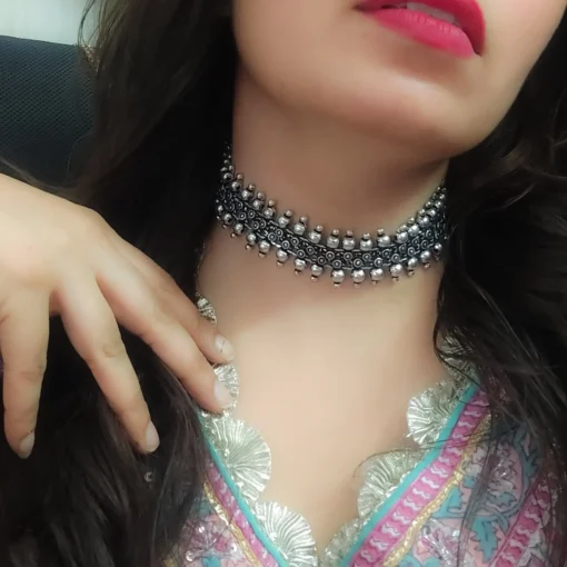 Glamaya Irya German Silver Sleek Choker Necklace 1 GLAM-NE-OX-37F5-321706-55-4