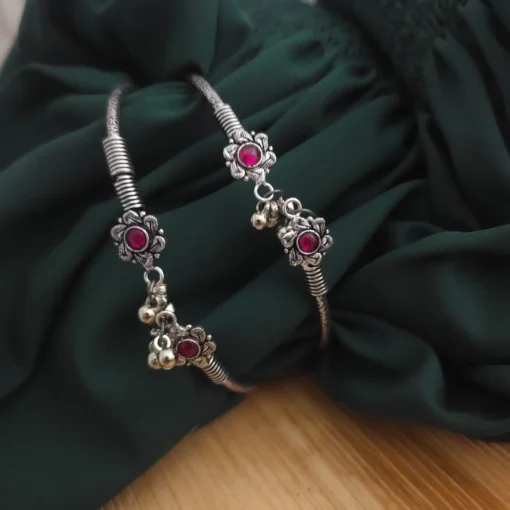 Glamaya Oxidised Flower Foot Kada 2 GLAM-BA-OX-25-842270-40-4 Glamaya Oxidised Flower Foot Kada 2 GLAM-BA-OX-25-842270-40-4