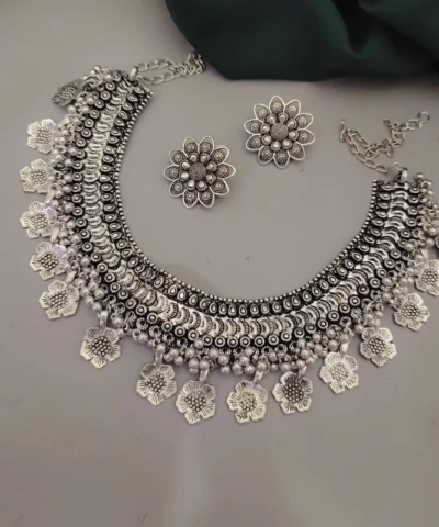 Glamaya Oxidised Fusion Flower Choker Necklace Earrings Set 1 GLAM-CN-OX-44-082424-50-5