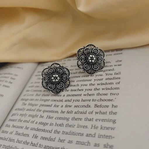 Glamaya Anushka Oxidised Stud Earring 01 2 GLAM-ER-OX-15-560910-36-2 Glamaya Anushka Oxidised Stud Earring 01 2 GLAM-ER-OX-15-560910-36-2