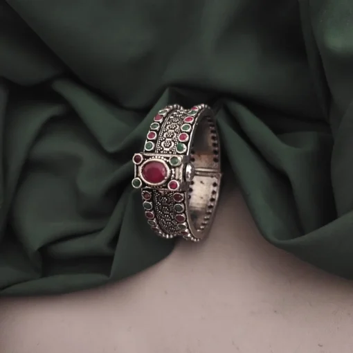 Glamaya Oxidised Stone Bangle Screw Openable 9 GLAM-BB-ST-75-804820-95-4 Glamaya Oxidised Stone Bangle Screw Openable 9 GLAM-BB-ST-75-804820-95-4