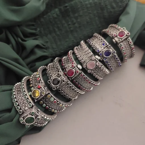 Glamaya Oxidised Stone Bangle Screw Openable 5 GLAM-BB-ST-75-804820-95-4 Glamaya Oxidised Stone Bangle Screw Openable 5 GLAM-BB-ST-75-804820-95-4