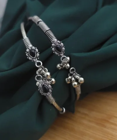 Glamaya Oxidised Flower Foot Kada 1 GLAM-BA-OX-50-371703-80-2