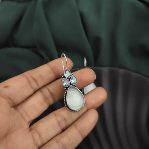 Glamaya Semi Precious Stones Hook Earring White 2 GLAM-ER-ST-22-955047-43-5 Glamaya Semi Precious Stones Hook Earring White 2 GLAM-ER-ST-22-955047-43-5