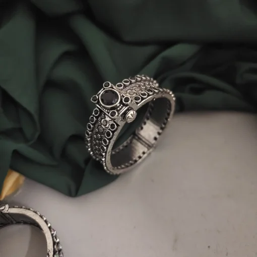 Glamaya Oxidised Stone Bangle Screw Openable 2 GLAM-BB-ST-75-804820-95-4 Glamaya Oxidised Stone Bangle Screw Openable 2 GLAM-BB-ST-75-804820-95-4