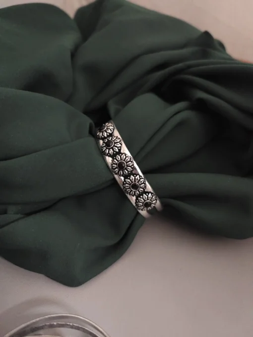 Glamaya Oxidised Adjustable Flower Bracelet 10 GLAM-BB-OX-9-348166-17-5 Glamaya Oxidised Adjustable Flower Bracelet 10 GLAM-BB-OX-9-348166-17-5