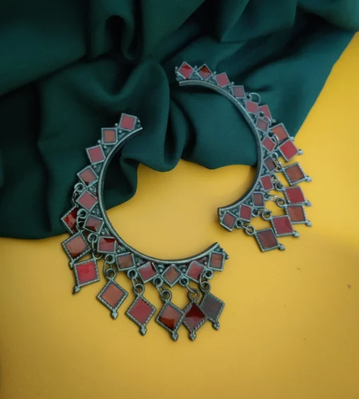 Glamaya Black Polish Red Half Circle Meenakari Earrings 1 GLAM-ER-BP-7F8-020605-15-9