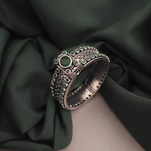 Glamaya Oxidised Stone Bangle Screw Openable 6 GLAM-BB-ST-75-804820-95-4 Glamaya Oxidised Stone Bangle Screw Openable 6 GLAM-BB-ST-75-804820-95-4