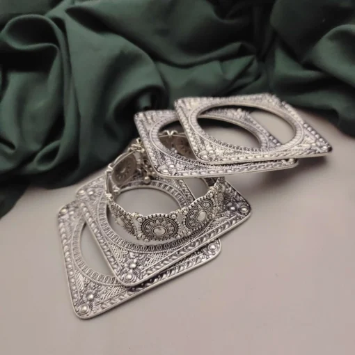 Glamaya Tanu Oxidised Bangles Set Of 5 Pc 2 GLAM-CB-OX-50-769122-66-5 Glamaya Tanu Oxidised Bangles Set Of 5 Pc 2 GLAM-CB-OX-50-769122-66-5