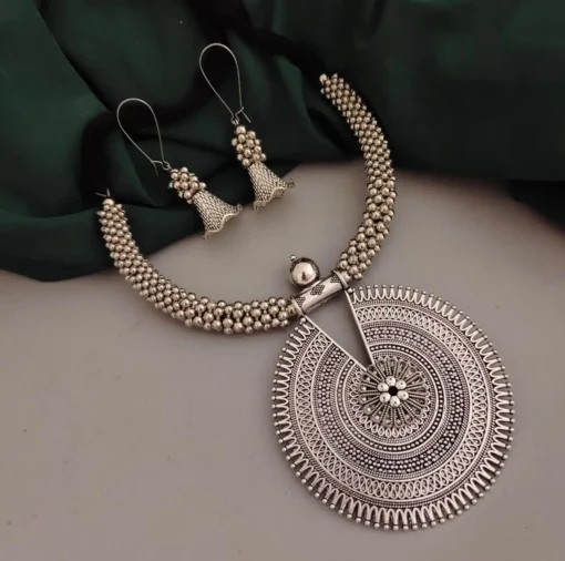 Glamaya Oxidised Round Hasli Necklace Earrings Set 1 GLAM-CN-OX-24-849954-35-5