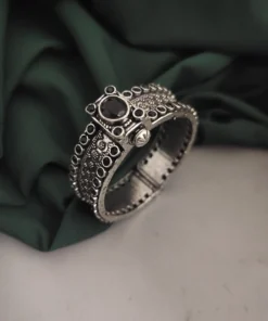 Glamaya Oxidised Stone Bangle Screw Openable 10 GLAM-BB-ST-75-804820-95-4 Glamaya Oxidised Stone Bangle Screw Openable 10 GLAM-BB-ST-75-804820-95-4