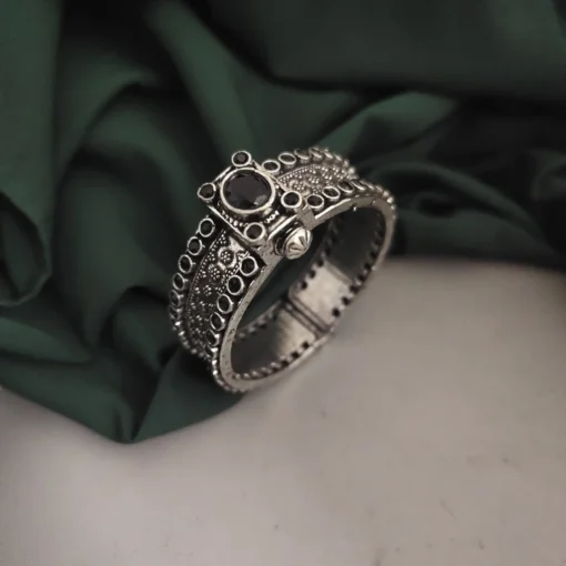 Glamaya Oxidised Stone Bangle Screw Openable 10 GLAM-BB-ST-75-804820-95-4 Glamaya Oxidised Stone Bangle Screw Openable 10 GLAM-BB-ST-75-804820-95-4