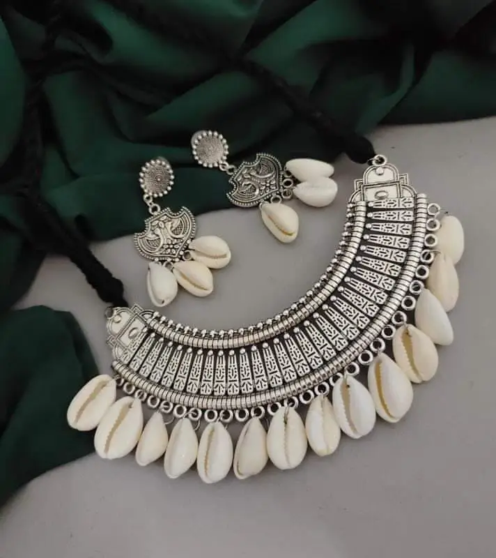 Glamaya Oxidised Shell Necklace Earrings Set 1 GLAM-CN-OX-24-730655-35-5