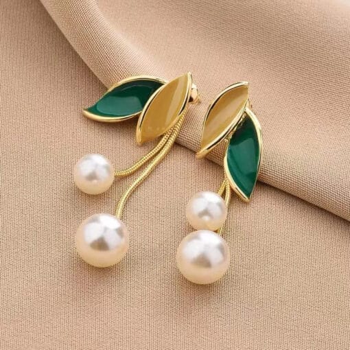 Glamaya Leaf Pearl Tassels Earring 1 GLAM-ER-PE-10-468411-23-5