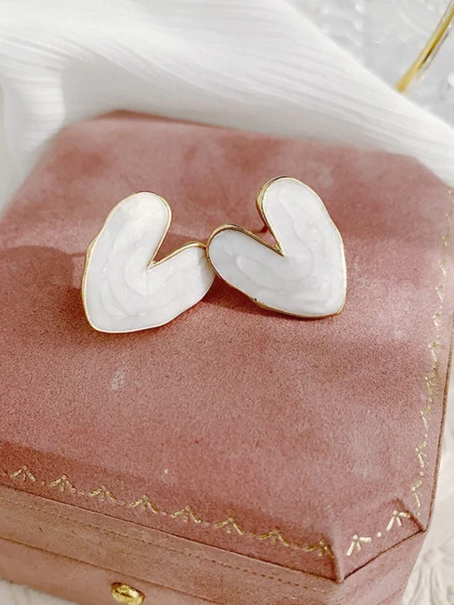 Glamaya White Heart Cute Stud Earring 2 GLAM-ER-OX-5F7-541555-13-7 Glamaya White Heart Cute Stud Earring 2 GLAM-ER-OX-5F7-541555-13-7