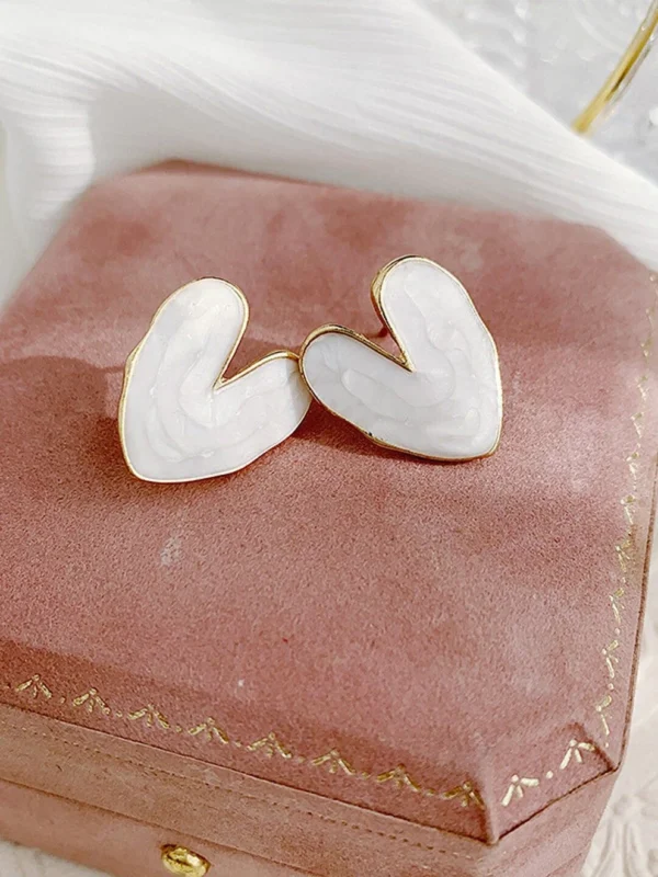 Glamaya White Heart Cute Stud Earring 2 GLAM-ER-OX-5F7-541555-13-7