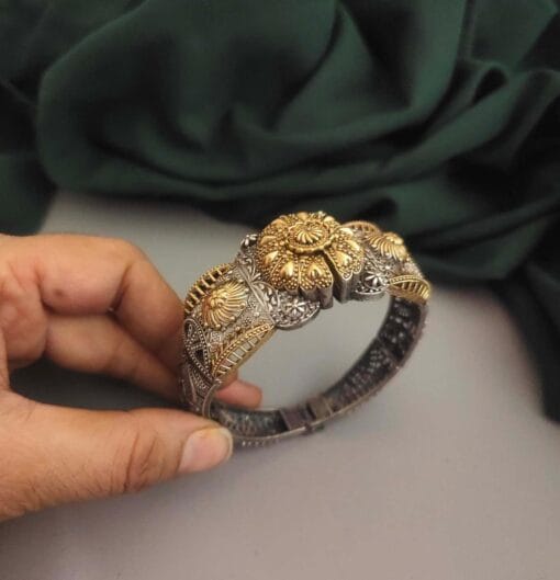 SHABIHA Silver Replica Two Tone Openable Bangle SHABIHA Silver Replica Two Tone Openable Bangle