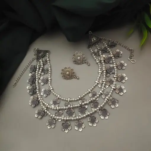TAVISHA Oxidized Floral 3-Layer Necklace Earrings Set TAVISHA Oxidized Floral 3-Layer Necklace Earrings Set