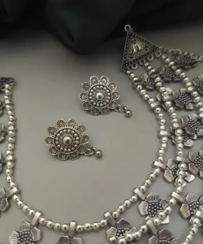 TAVISHA Oxidized Floral 3-Layer Necklace Earrings Set
