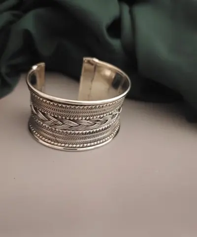 REYANA Oxidized Silver Handcuff Bangle